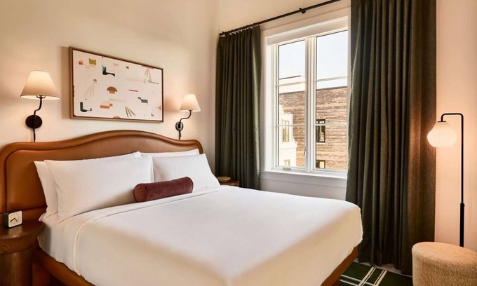 Yamacraw Village Apartment | Walk to City Market + Bike Rentals & Bar Onsite