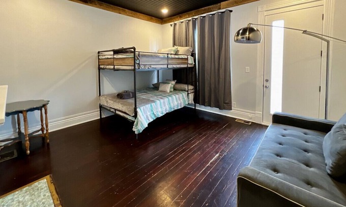 Germantown House | ⭐Walk to coffee shops★breweries★bars★restaurants★local record store★barber shop★