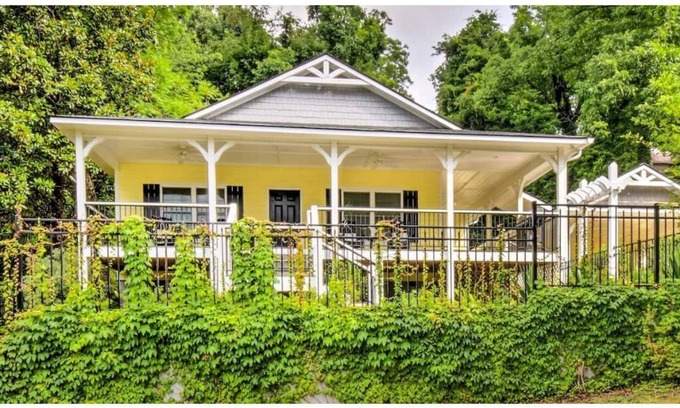 Dahlonega House | Walk to downtown! The heart of Dahlonega.