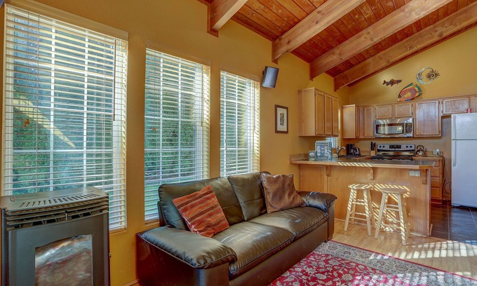 White Salmon House | Walk to Downtown White Salmon, Sweet Retreat