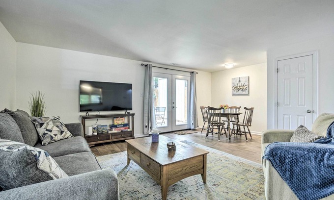 Taylor's Pond House | Walk to Dtwn & Breweries: Townhome in Cary!
