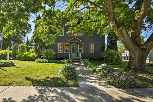Sturgeon Bay Apartment | Walk to Dtwn Shops and Eats Sturgeon Bay Retreat