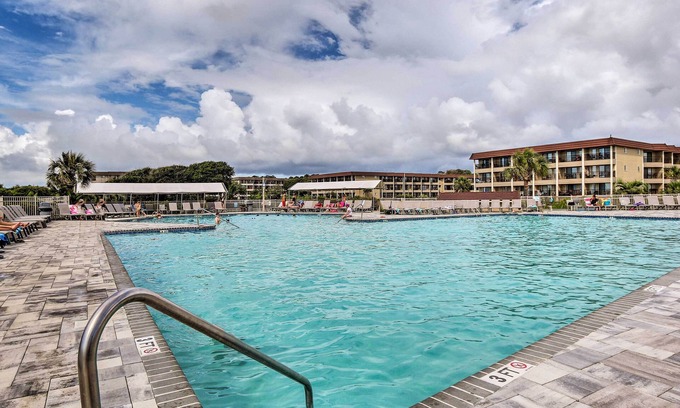 Folly Field Apartment | Walk to Folly Field Beach: Condo in Hilton Head!