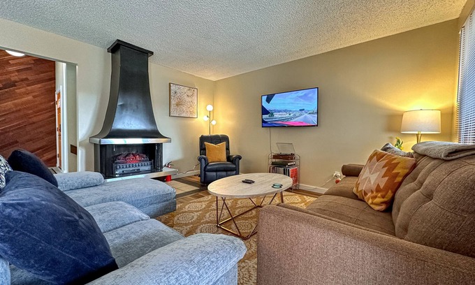 West Colorado Springs House | Walk to Garden of the Gods ☀ Propane Firepit & Fenced in Patio near Manitou