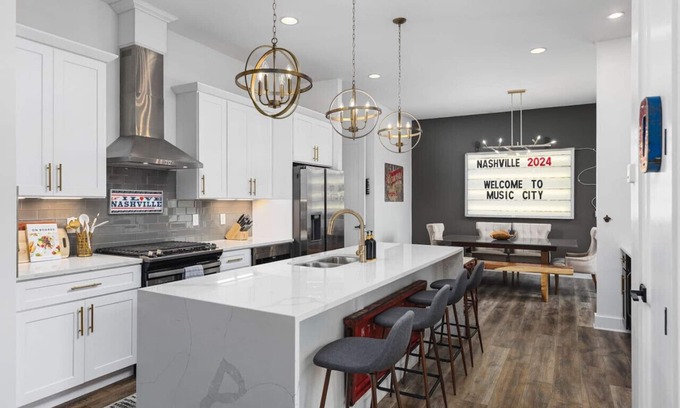 Hurwood Heights House | Walk to Geodis Stadium and Restaurants - Rooftop Deck + Garage