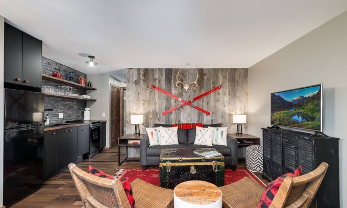 Historic District Condo | Walk to Gondola/Main Street. Remodeled King One Bedroom