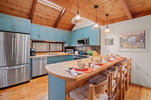 Truro House | Walk to Great Hollow Beach