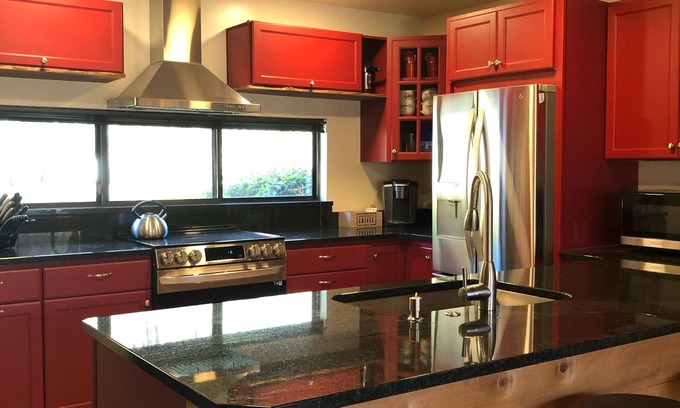 Hidden Valley House | Walk to Hidden Valley’s Main Lodge - BRAND NEW KITCHEN with heated floor!