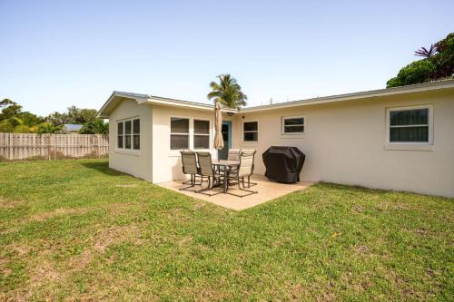 Fort Pierce House | Walk to Jetty Park Harbor District Home!