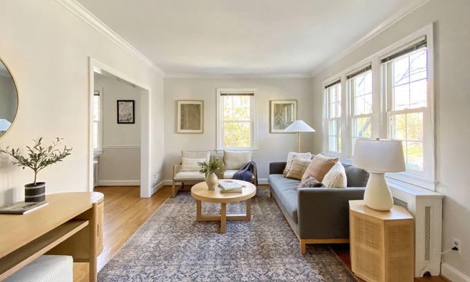 Potomac West House | Walk to King St Metro (Townhome)