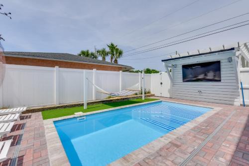 Laguna Beach House | Walk to Laguna Beach PCB Home with Pool Near Gulf!