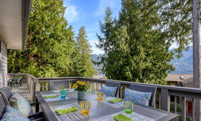 Sudden Valley House | Walk to Lake & Beaches! Pets Welcome
