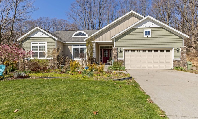 Holland House | Walk to Lake Michigan. Spacious 5-bedroom house near Tunnel Park and bike trails