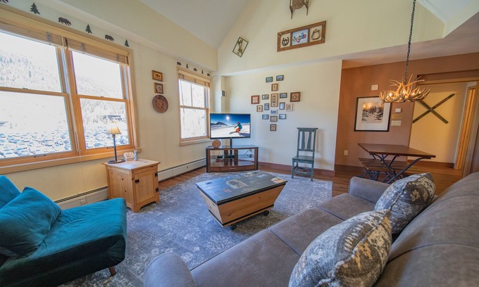River Run Condo | Walk to Lifts, Dining, Shops. Perfect Ski Condo!