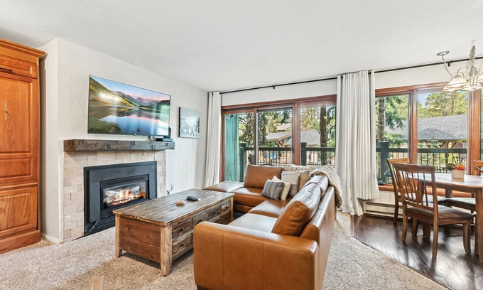 Warrior's Mark Condo | Walk to Main St | Pool & Hot Tub