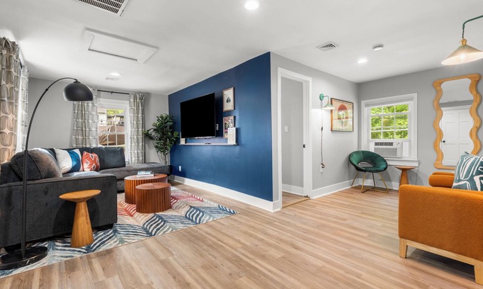 Norwich House | Walk to Mohegan!0.5Mi-Modern 3BR Home Getaway
