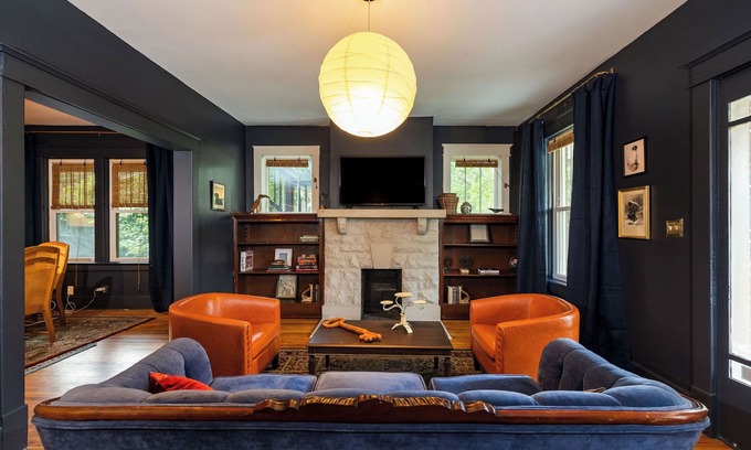 Historic Edgefield House | Walk to Nissan/Broadway + 5 Kings + Big Yard