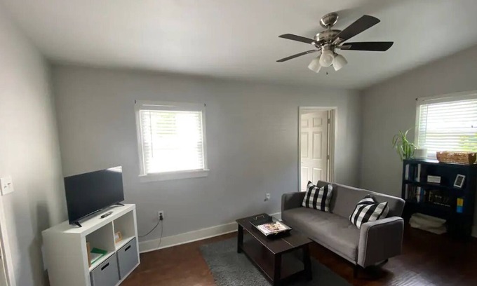 Germantown Apartment | Walk to NULU, Logan's Street Market and Germantown
