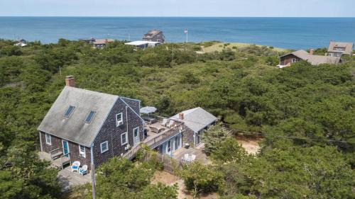 South Wellfleet House | Walk to Oceanside Beach