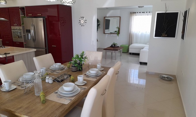 Opal House | Walk to Palm Beach in 5 minutes! 3 bedr-2 bath - Modern and clean 6 guest home!