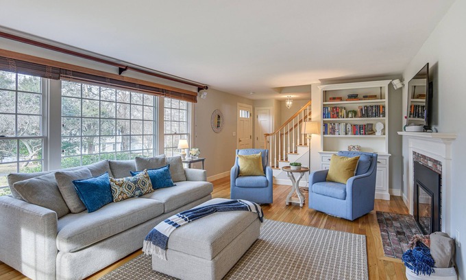 Teaticket House | Walk to Parks & Dining: Falmouth Family Retreat!