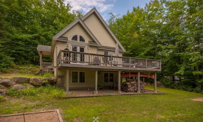 Eidelweiss Village House | Walk to pond/playground in pet friendly chalet while enjoying mountain views