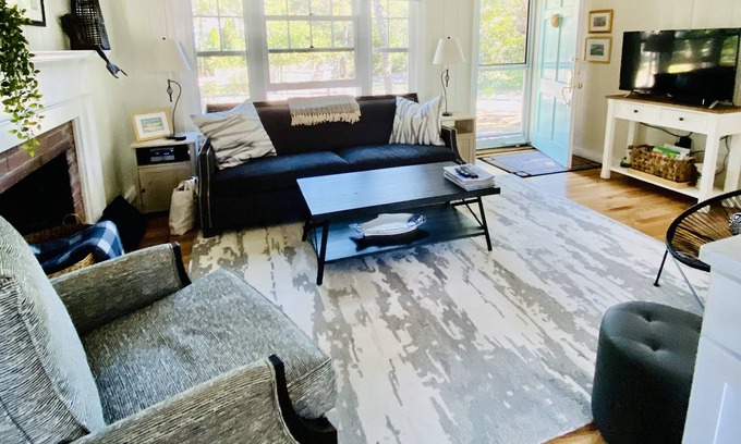 South Chatham Cottage | Walk to private beach, central air, wifi, 3 bedrooms.