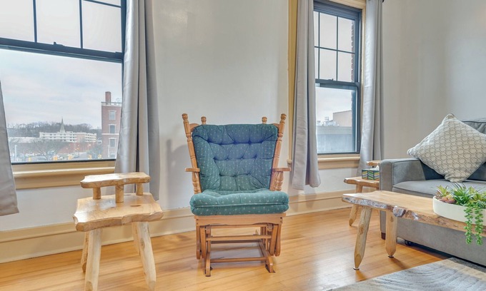 Seward Place Apartment | Walk to Proctor’s Theatre: Cozy Downtown Apartment