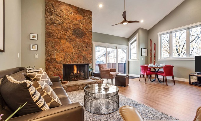 Cottonwood Heights Condo | Walk to Restaurants and Coffee - Great New Hot Tub