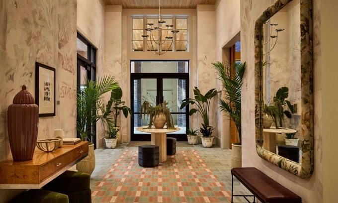 Yamacraw Village Apartment | Walk to River Street + Pool & Bike Rentals