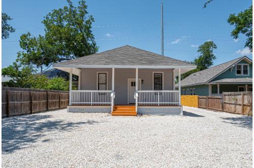 Eastside Promise Neighborhood Apartment | Walk to Riverwalk 3BR2BA Gem Near Fun Downtown