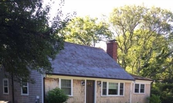 East Dennis House | Walk to Sesuit Harbor and Harborview Beach