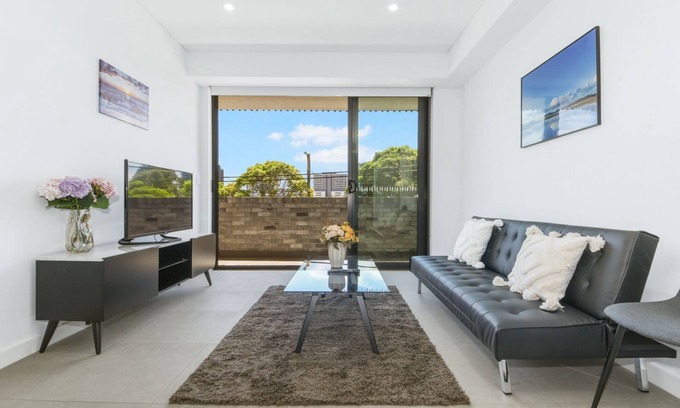 Zetland Apartment | Walk to Shops, Cafes & Transport! 1Bed Comfort