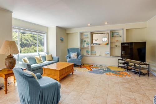 Rockaway Beach House | Walk to Shore Home with Deck in Rockaway Beach!