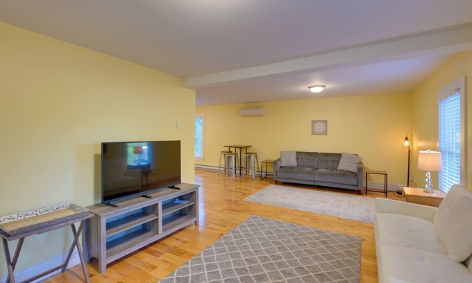 Sorrento Apartment | Walk to Sorrento Town Dock: Pet-Friendly Apartment