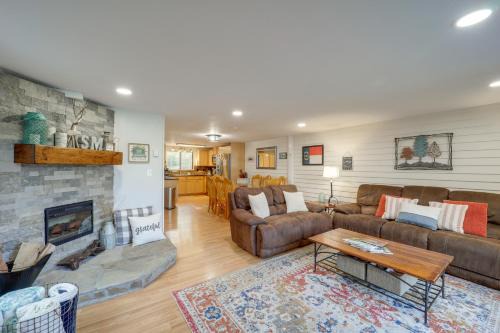 Sugar Mountain Apartment | Walk to Sugar Mountain Resort Ski, Golf and Hike!