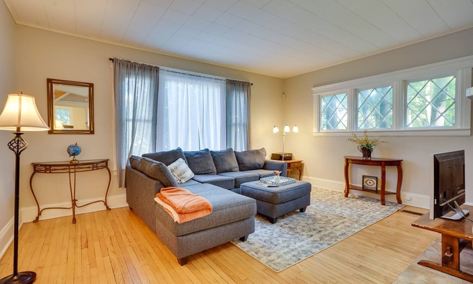 Eastside House | Walk to Syracuse Campus: Family-Friendly Home!