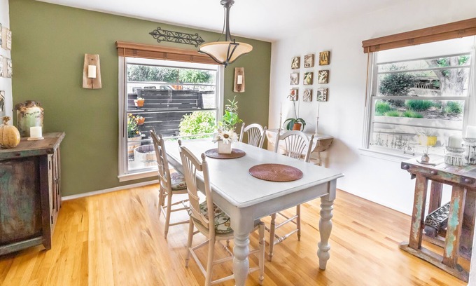 Paso Robles House | Walk to Tasting Rooms ~ Prime Location + Firepit