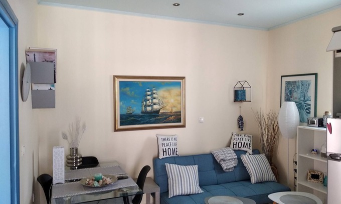 Nea Chora Apartment | Walk to the beach/Venitian Harbour 1 floor apt.