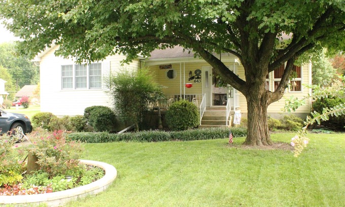 Rose Haven House | Walk to the Chesapeake Bay! Herrington Harbour is a few blocks away.