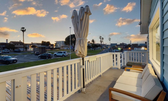 Huntington Beach House | Walk to the Sand! Ocean Views, Balcony & Parking | Sunset Surf