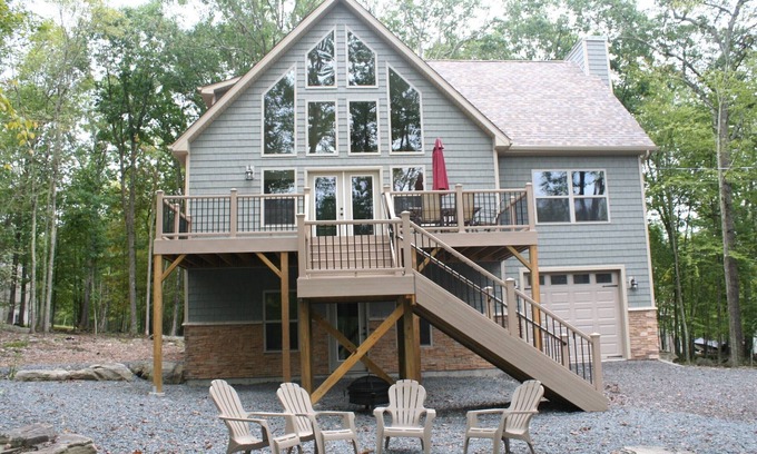 Lackawaxen House | Walk to the Ski-Slope, Pool and Lodge Spectacular 5 Bedroom 3 Bath Contemp
