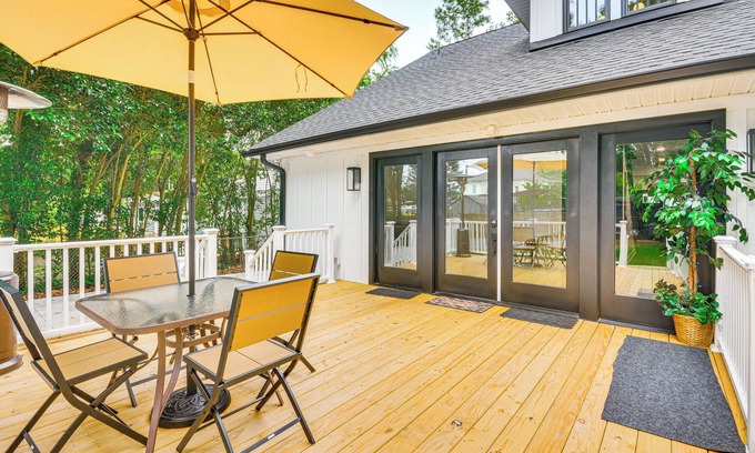 Lexington House | Walk to Uptwn Lexington: Modern Retreat w/Porch!