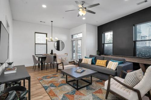 Hillsboro Village House | Walk to Vanderbilt and Belmont - Shuffle Board and Free Parking