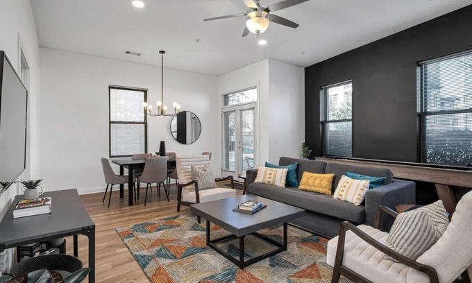 Hillsboro Village Condo | Walk to Vanderbilt University & Hospital, Belmont - Shuffle Board, Free Parking