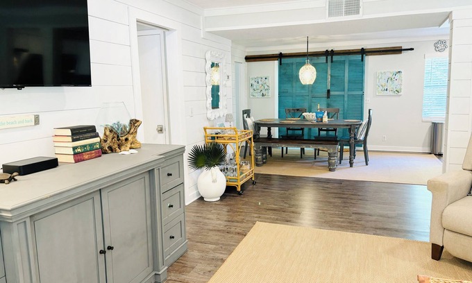 Demere Park Condo | ☀️Walk to Village —Beach is less than 1 mile