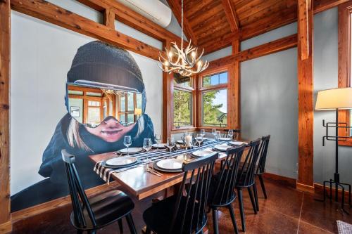 Ellicottville House | Walk to Village! Stunning timber chalet! Hot-Tub, Bonfire & more!