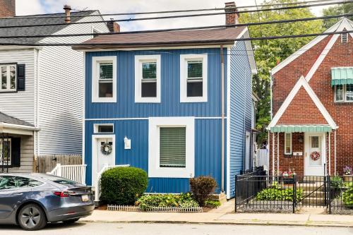 Shadyside House | Walk to Walnut St Pet-Friendly Pittsburgh Home!