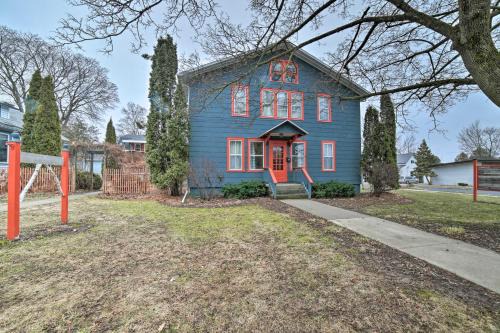 Sturgeon Bay Apartment | Walk to Waterfront Dtwn Sturgeon Bay Retreat!