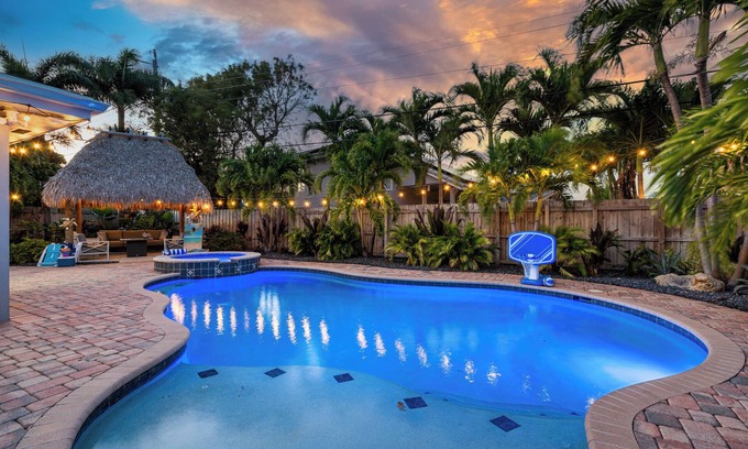 Deerfield Beach House | Walk2BEACH|HeatedPool|Spa|GamingRoom|Tikihut|Cove